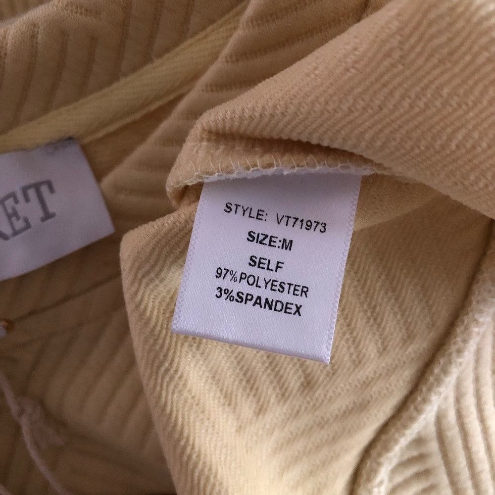 Veveret Textured Crewneck Sweater in Pale Yellow - Picture 5 of 5